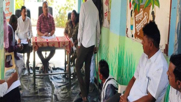 अपर जिल्हाधिकार्यांकडून दुष्काळी परिस्थितीचा आढावा