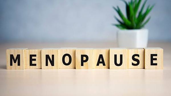 वयाच्या ४० वर्षांनंतर महिलांच्या शरीरात दिसणारे हे बदल दुर्लक्षित करू नका; रजोनिवृत्तीची असू शकतात लक्षणे!