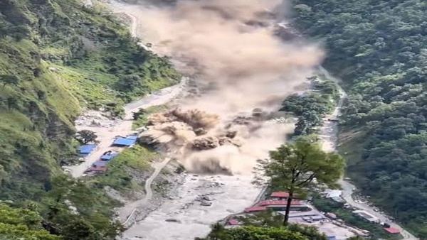 महाप्रलयानंतर नेपाळने विकली ३.९० कोटी डॉलर्सची वीज