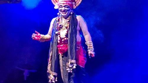 श्रद्धा-सत्तेच्या आड दडलेले सत्य ‘मिथ्यासूर’
