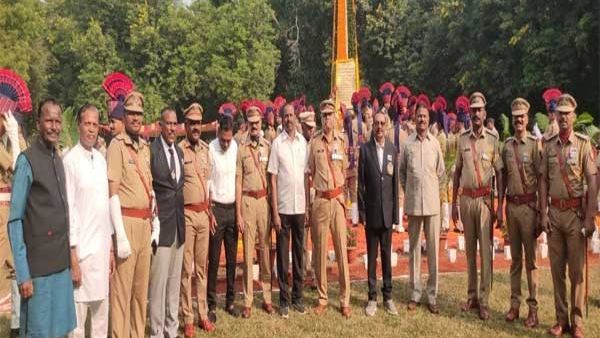शहीद पोलीस जवानांना भावपूर्ण श्रद्धांजली