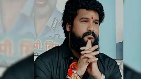 राजकीय संघर्ष पेटला; शिंदेसेना-ठाकरे गट आमनेसामने