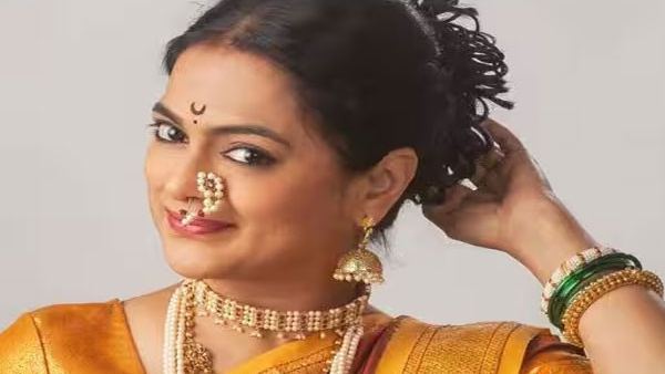 रंगमंचावर नृत्य सादर करताना काळाचा घाला