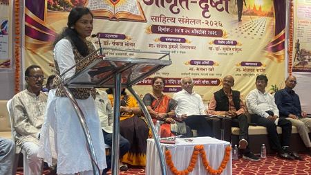 कविसंमेलन, कथाकथन रंगले - गीतगायनाने संमेलनाची सांगता