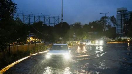 चक्रीवादळ ‘अर्नब’चा देशभरात तडाखा