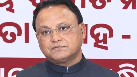 ४१ सरकारी कर्मचारी बडतर्फ
