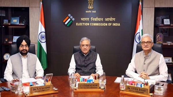 निवडणूक आयोगात अंतर्गत संघर्ष?