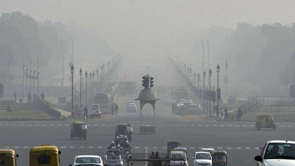 दिल्ली मध्ये पाऊस, तरीही हवा प्रदूषितच! AQI 200 पार