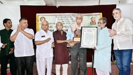 मराठी माणसातील संकुचित वृत्ती नष्ट व्हावी