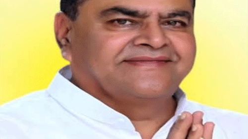 पहिल्या फेरीत किरण सरनाईक आघाडीवर