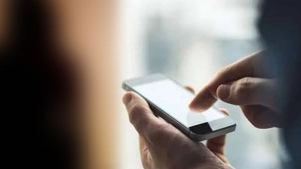 अश्लील फोटो पोस्ट करणाराविरुद्ध गुन्हा दाखल